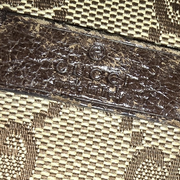 Authentic Vintage Gucci Beige Monogram Crossbody Bag - Picture 7 of 10